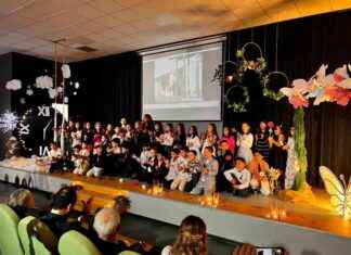 23 Nisan İlkokulu 4/B Sınıfı Şiir Gecesi Etkileyici Performans Sergiledi. 23-nisan-ilkokulu-4b-snf-iir-gecesi-etkileyici-performans-sergiledi