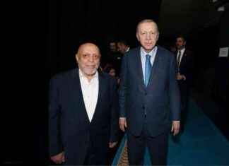 Hak-İş Genel Başkanı Resimde Ali YALÇIN’ı Sildirdi hak-i-genel-bakan-resimde-ali-yaln-sildirdi