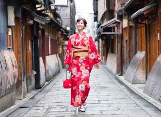 Kimono: Japon Zarafetinin Yaşayan Mirası Komonomoda.com - Kimono Modelleri - Kimono Stilleri - En Popüler Kimono Giysileri