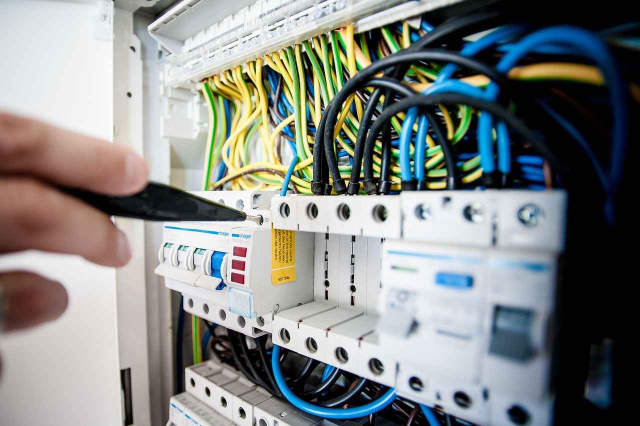 Elektrik Tesisatçısı Alım İlanları ve Şartları 1 Elektrik Tesisatçısı Nedir?
